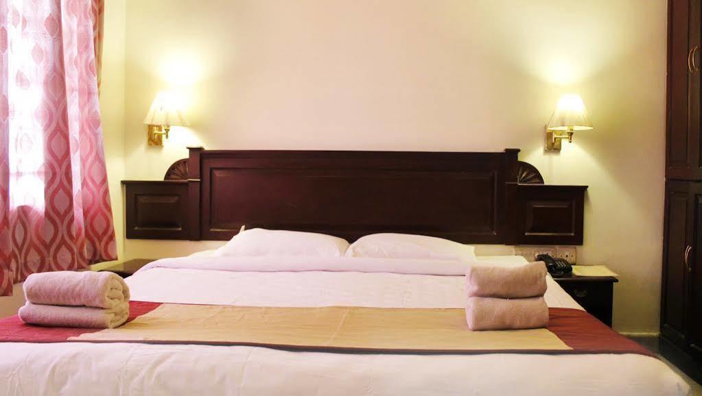 Hotel Archana Inn Kochi Екстер'єр фото