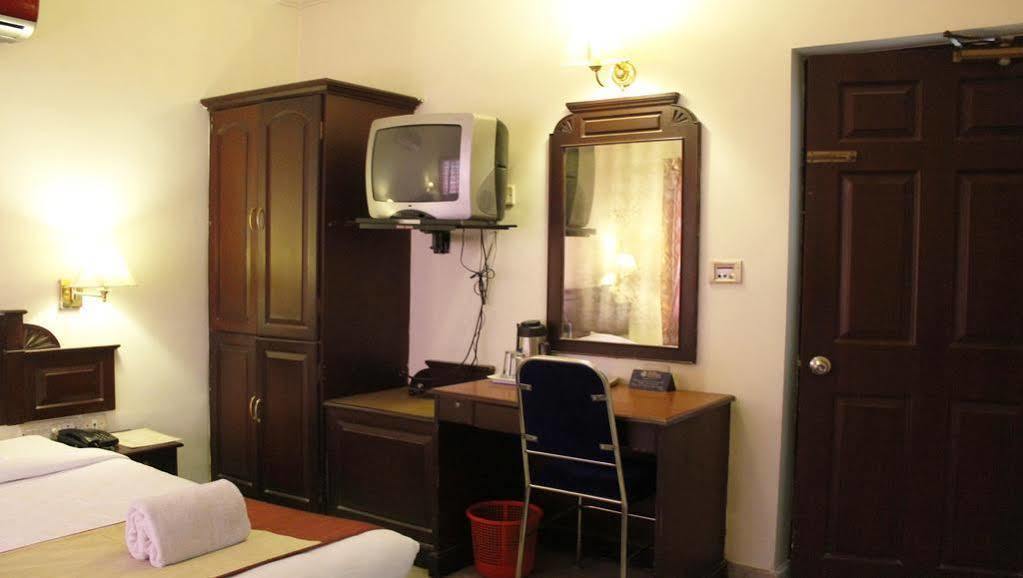 Hotel Archana Inn Kochi Екстер'єр фото