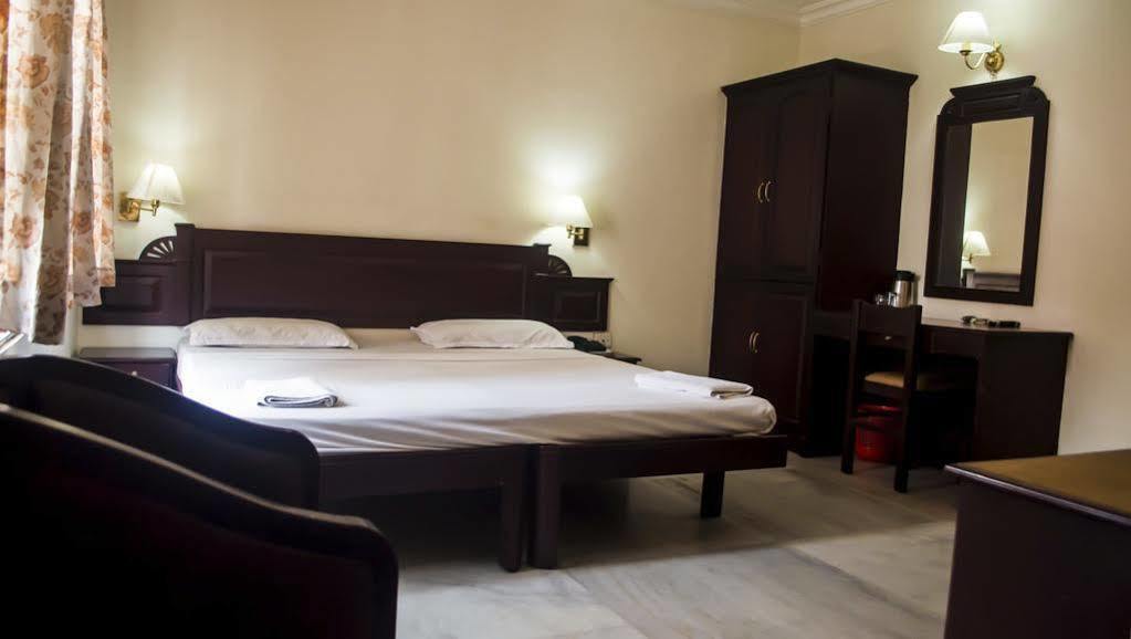 Hotel Archana Inn Kochi Екстер'єр фото