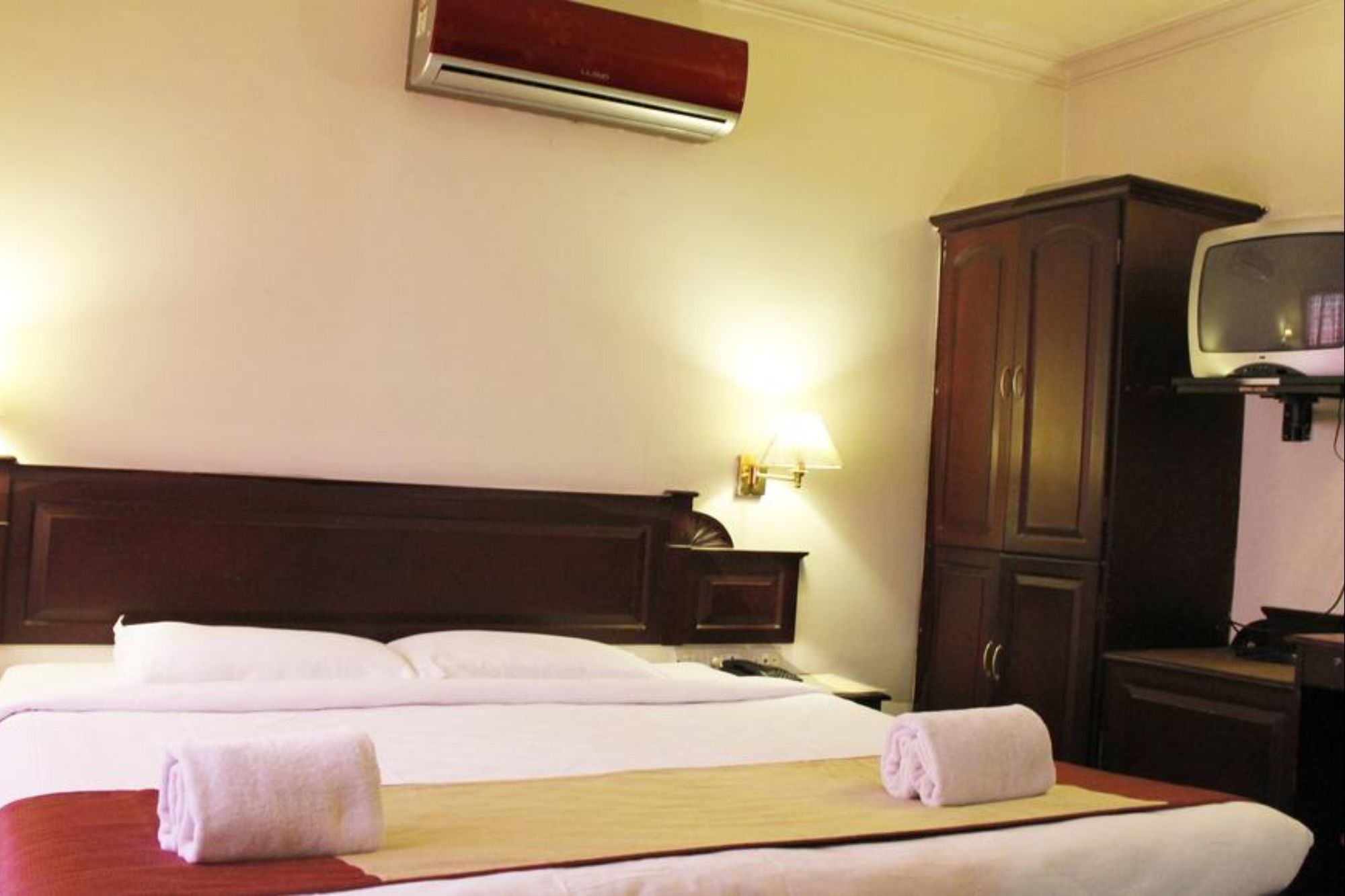 Hotel Archana Inn Kochi Екстер'єр фото